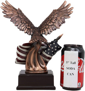 Tượng Đại Bàng Mỹ Bằng Nhựa, Đại Bàng Hói Đầu Với Đôi Cánh Dang Rộng Ôm Chặt Trên Bức Tượng Cờ Mỹ - Product Image 4
