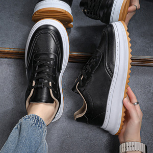 Zapatos de skate para hombre, zapatillas blancas a la moda, zapatos deportivos casuales con cordones, versión coreana, zapatillas para correr transpirables y modernas - Product Image 2