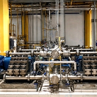 Ligne de production de poudre détergente industrielle avec pesage automatisé des matériaux liquides