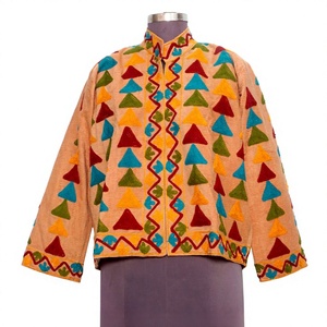 Veste en tissu Cotrise matelassé brodé de fleurs faites à la main, avec détails boutonnés, doublure rayée en coton, respirante, écologique, automne - Product Image 1
