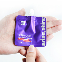 Pochette carrée à bec verseur personnalisée de qualité alimentaire avec bouchon supérieur pour crème, lotion, cosmétiques, masque facial, échantillon, emballage de voyage OEM/ODM
