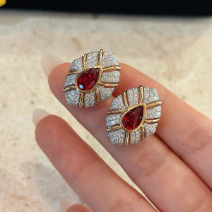 ต่างหูเพชรและทับทิมสังเคราะห์ทรงรี วินเทจ ทองคำแท้ 18K ยี่ห้อ Aazuo Luxury Jewelry เหมาะสำหรับเป็นของขวัญสำหรับผู้หญิงในงานเลี้ยงระดับสูง - Product Image 5