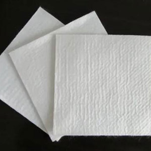 Tissu géotextile non tissé perforé en polypropylène PET pour la stabilisation des sols, les travaux <span class=keywords><strong>de</strong></span> protection des barrages et des murs <span class=keywords><strong>de</strong></span> soutènement des décharges. - Product Image 2