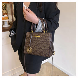 Bolso de lujo de alta calidad para mujer, recién llegado, bolso de mano versátil para mujer, bolsos de hombro de lujo con diseño de logotipo de letra - Product Image 1