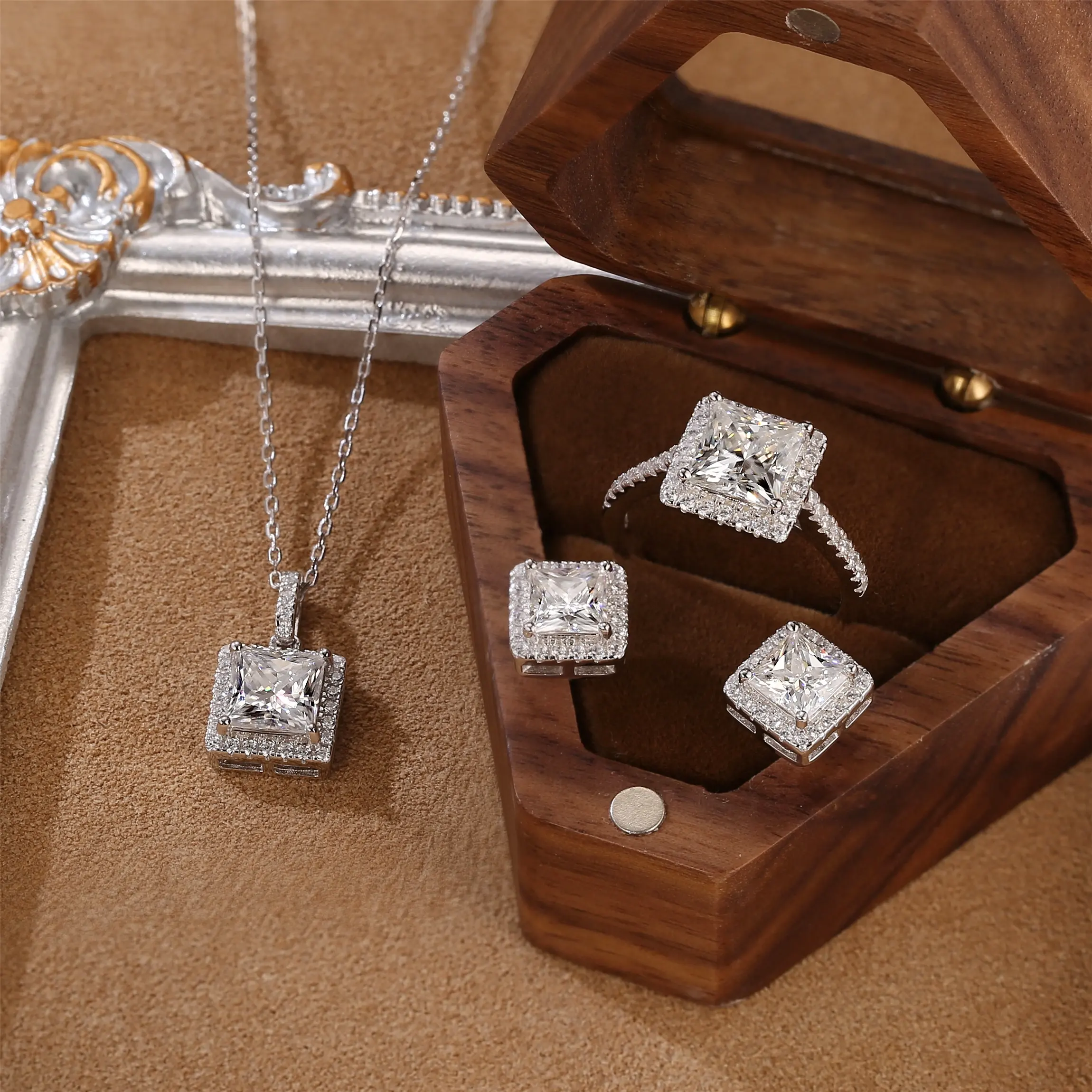 Set cincin pernikahan perhiasan kristal Moissanite perak S925 potongan presisi VVS 1ct grosir warna D