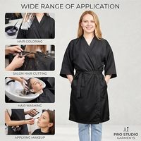 Robe de Salon Imperméable en Polyester Confortable avec Logo Personnalisé pour Client, Cape de Coiffure Rose, Kimono de Beauté et Spa