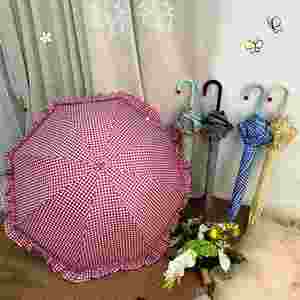 Parapluie semi-automatique tout-en-un pliable à long manche, style princesse girly, avec garniture en dentelle, tissu pongé, protection UPF 40+, idéal pour les stations balnéaires - Product Image 3