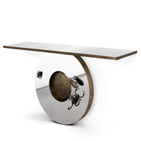 Table console sculptée de style fossile pour salon et chambre à coucher, design géométrique et pieds plaqués laiton, pour une ambiance de luxe moderne