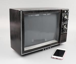 Vecchio modello <span class=keywords><strong>TV</strong></span> di alta qualità retrò in ferro battuto artigianato in metallo arte Vintage vecchio modello <span class=keywords><strong>TV</strong></span> antico fatto a mano - Product Image 1