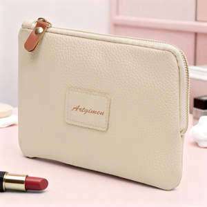 Organizador de Cosméticos de Cuero Vegano Personalizado para Regalos de Fiesta Nupcial con Logotipo Personalizado, Bolsa de Viaje con Apertura Ancha y Plana - Product Image 1