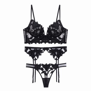 Ensemble de lingerie pour femme en dentelle et élasthanne, comprenant soutien-gorge push-up à décolleté plongeant, <span class=keywords><strong>porte</strong></span>-jarretelles et culotte, avec bonnets moulés ultra-fins, respirant et offrant un maintien léger - Product Image 5