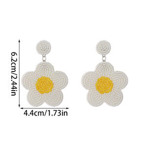 Boucles d'oreilles tissées Style Resort élégant exagéré fleurs à cinq pétales blanc jaune perles de riz boucles d'oreilles pour femmes Uionen 1829 - Product Image 4