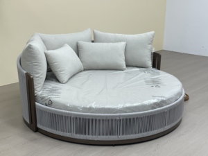 Lit de repos rond en rotin pour l'extérieur avec coussins gris clair, dossier solide, design contemporain, écologique, durable, résistant aux UV, antirouille - Product Image 2