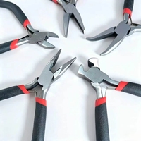 Lot de 5 pinces à bijoux en acier au carbone avec poignée noire et rouge, comprenant des pinces à bec fin, coupantes diagonales, à coupe plate et à bec courbé, multifonctions pour le bricolage