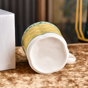 Mug et soucoupe en céramique à carreaux de style américain luxueux pour les cafés - Product Image 5