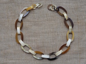 Collar de Corazón de Cuerno Natural MN EXPORTS, Cadenas Hechas a Mano, Joyería de Moda para Uso Casual y de Fiesta, Accesorios de Joyería - Product Image 1