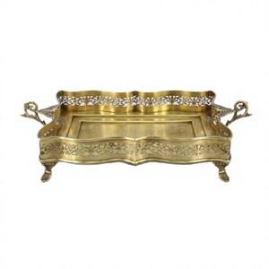 Bandeja Circular Elegante de Latón de Axiom Home Accents, Diseño Contemporáneo, Artesanía en Metal, Decoración Navideña, Multifuncional - Product Image 1