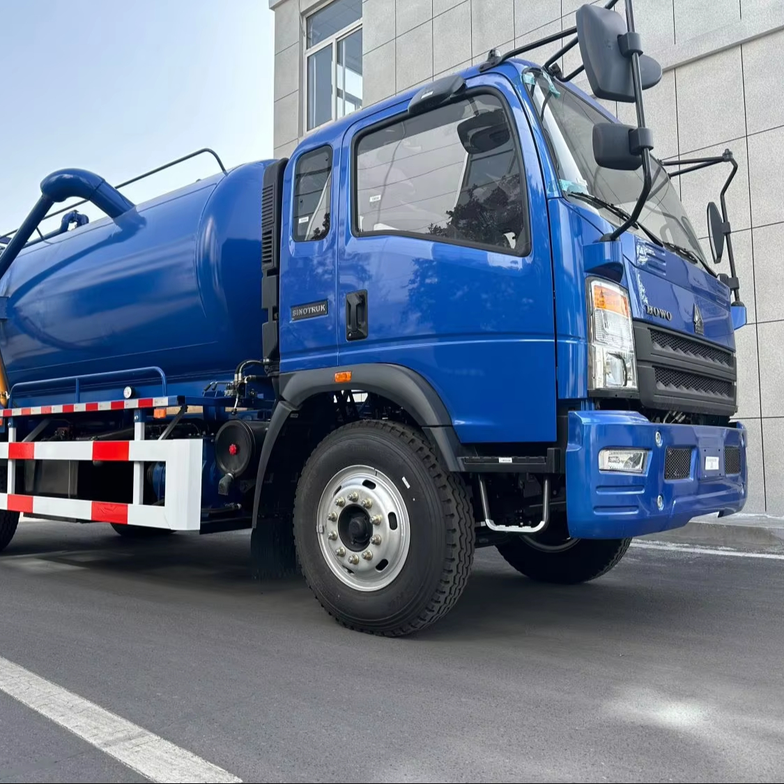 2024 мини-новый грузовик SINOTRUCK 4*2 с 116 двигателем 5-10 тонн