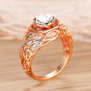 Anello da Donna con Fiore di Rosa Traforato, Elegante Gioiello da Mano per Uso Quotidiano - Product Image 1