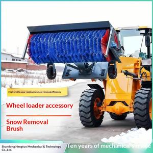 Brosse à neige roulante avec fonction de déneigement puissante pour voirie municipale, compatible avec les déneigeurs routiers et les souffleuses à neige - Product Image 1