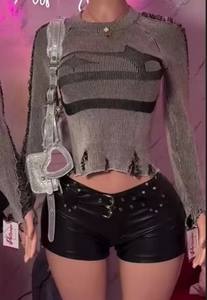 Женская осенняя одежда, комплект из 2 предметов, рваный лоскутный пуловер с длинным рукавом и кожаные шорты, уличная одежда - Product Image 3