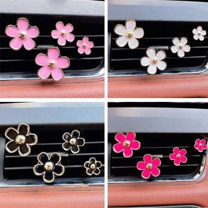 Lot de 4 diffuseurs de parfum pour voiture, design marguerite, à clipser sur grille d'aération, pour l'aromathérapie intérieure - Product Image 3