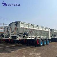 Décharge de la courroie de la bande transporteuse sur chenilles Décharge de céréales Céréales Grain Blé Maïs Transport de marchandises Déchargeur Semi Camion Remorques avec benne basculante