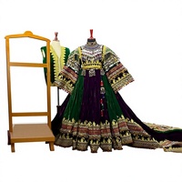 Robe élégante en velours afghan Kuchi de couleur bordeaux foncé avec broderie dorée luxueuse, manches chauve-souris, robe bohème longue jusqu'au sol