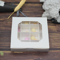 Emballage de carton avec logo personnalisé blanc Boîtes de boulangerie Cookie Macaroon Cake Candy Sweet Biscuit Brownie avec fenêtre et insert