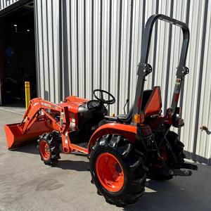 Offre spéciale 2019 Tracteur Kubota B2320 4X4 Moteur diesel / Chargeur frontal et pelle arrière disponible en stock pour expédition - Product Image 5