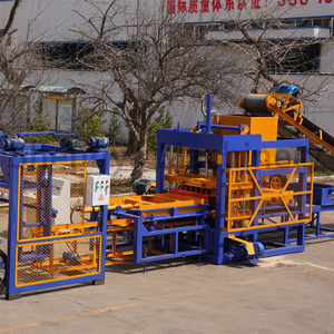 Machine à fabriquer des blocs de béton interverrouillés CHB QT4-18, <span class=keywords><strong>prix</strong></span> <span class=keywords><strong>d</strong></span>'usine Shengya, machine automatique de fabrication de briques en ciment - Product Image 1