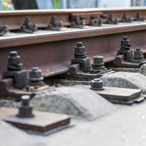 Piezas de tren ferroviario de fundición de forja resistente de fábrica Clip de vía férrea de aleación de acero de resorte de fuerza de sujeción - Product Image 2