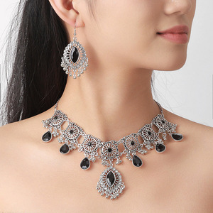 Moda de Oriente Medio estilo étnico Retro ahueca hacia fuera la borla caída elegante exagerado collar pendiente conjunto de joyería