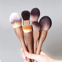 Set de Brochas de Maquillaje de Fibra con Mango de Madera - Serie Nogal para Polvo Suelto/Honey Powder, Brochas para Base, Colorete y Contorno sin Costuras