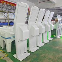 Kiosque à écran tactile de 32 pouces avec caméra, imprimante thermique et distributeur de cartes pour un service en libre-service dans le hall d'entrée