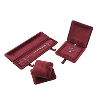 Personalisierte Kronen-Schmuckbox mit Eigenem Logo, Quadratisch, Modern, mit Druckknopfverschluss und Grüner Samtverpackung für Valentinstag-Ringe