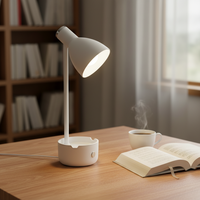 Lampe de bureau LED sans fil moderne avec commande tactile et angle de lumière réglable, alimentée par batterie rechargeable