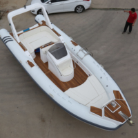 Bateau pneumatique semi-rigide (RIB) de 760 cm en fibre de verre avec plancher en teck pour 13 personnes, idéal pour la pêche et les yachts