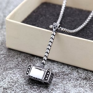 Collier avec pendentif marteau de Thor en acier inoxydable pour homme, charme viking, à porter au quotidien - Product Image 4