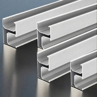 Rail de montage trapézoïdal en aluminium pour panneaux solaires BIPV, anodisé, résistant aux vents de 60 m/s, application polyvalente pour carport au sol en métal
