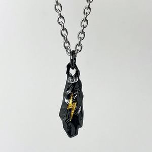 Collar de Acero Inoxidable con Colgante de Rayo Dorado en Forma de Piedra Negra Vintage, Sin Deslustre, para Hombre y Mujer, Collar de Acero de Titanio - Product Image 1