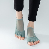 Chaussettes de yoga antidérapantes en maille à bout en usine chaussettes de Pilates respirantes à cinq doigts pour la pratique du fitness trampoline en gros