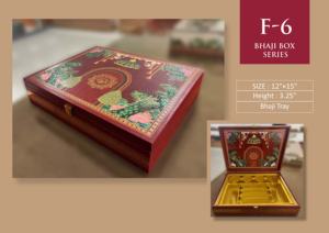 Caja de Almacenamiento de Resina Pintada a Mano, Serie Bhaji Box, 12x15 Pulgadas, Diseño Floral Tradicional, Diseño Artístico, Forro de Satén - Product Image 4