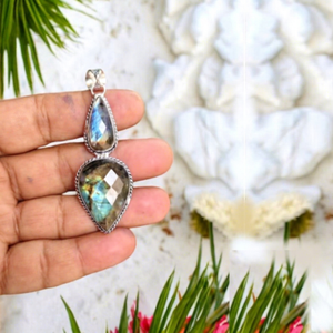 Premium Top Fashion Real Touch <b>Crystal</b> Jewelry Labradorite Agate Gemstone Faceted Teardrop-Shaped Twin Pendant Shadow Carved - Product Image 1