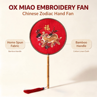 Éventail rond artisanal en coton et lin rouge, broderie ethnique Miao du zodiaque Bœuf, artisanat traditionnel chinois, décoration artistique, cadeau