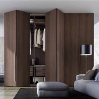 Portes de placard pliantes sur mesure en matériaux durables et écologiques, fabriquées en Chine, pour vestiaires et rangements.