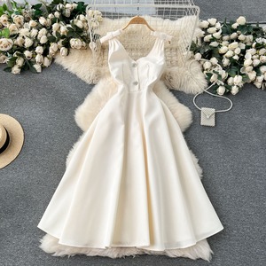 Robe de soirée midi de luxe personnalisée pour femme, style halter, idéale pour banquets et événements mondains - Product Image 5