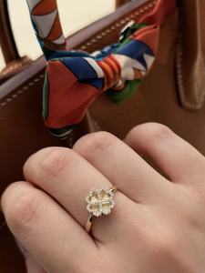 Anillo Xinfly de Oro de 18K con Diamante Natural de 0.15ct y Motivo de Corazón y Trébol de Cuatro Hojas - Product Image 2