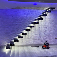 Kit d'escalier flottant en bois massif avec éclairage LED et garde-corps en verre trempé