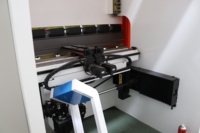 Presse plieuse CNC entièrement automatique WC67K 100 tonnes 2500 mm, robuste, avec moteur à barre de torsion, pour pliage de métaux et hangars aéronautiques